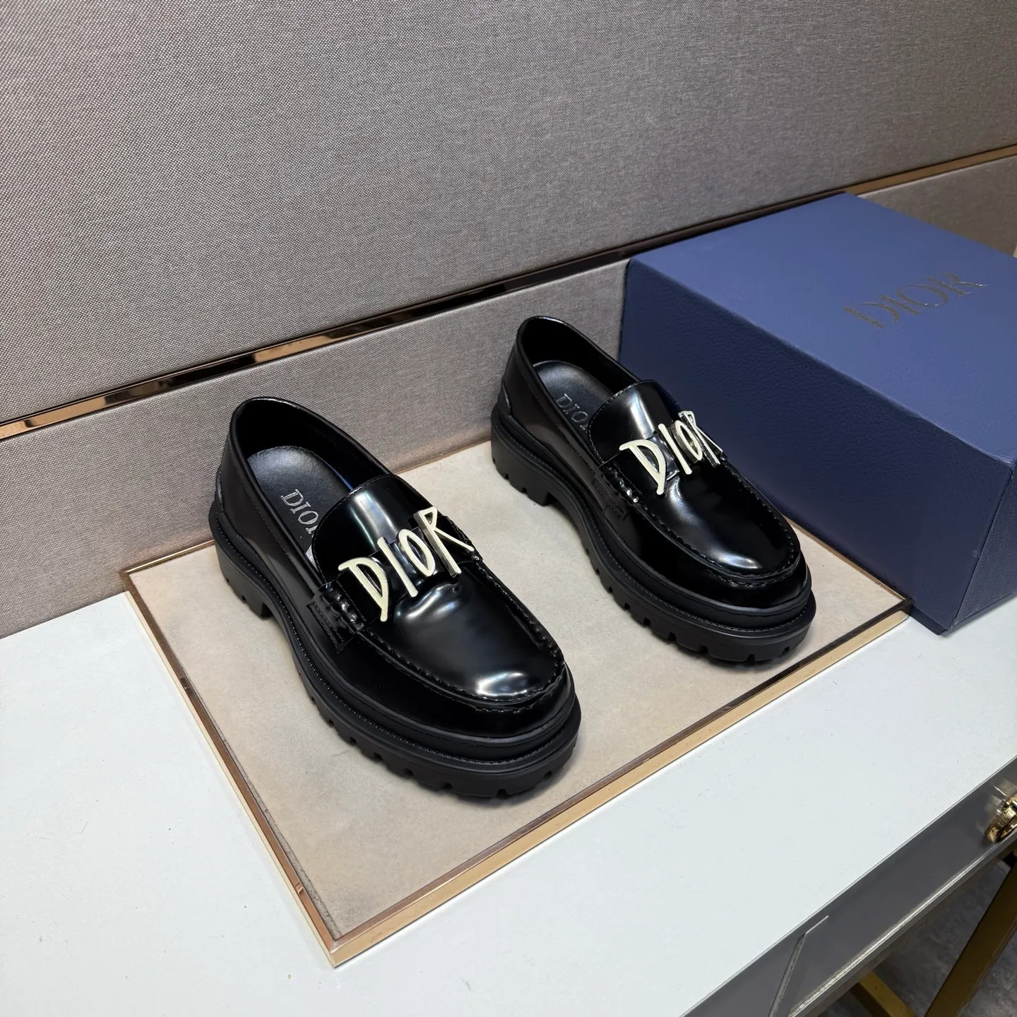 ⬛️Men's shoes 💰p442 [Dior~] Men's casual shoes 2025z cabinet sales simultaneously 🔶Size: 39-44 #️⃣ 🔷2 colors🔜The upper is made of multi-material splicing➕Genuine leather lining, comfortable and breathable, sole: original comfortable and wear-resistant outsole, ⚠️Real shot📱Photographed🎬The real thing is better📢📢📢